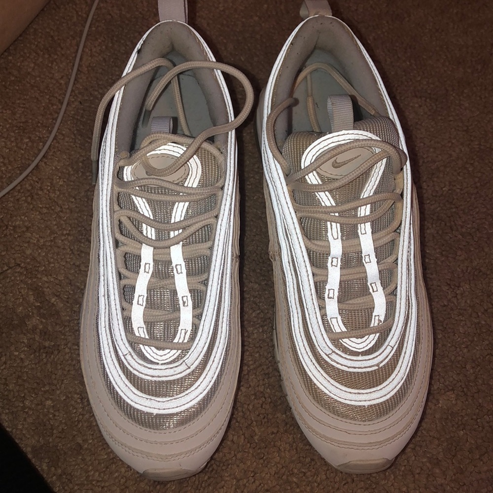 Nike gym shoes - Picture 3 of 4